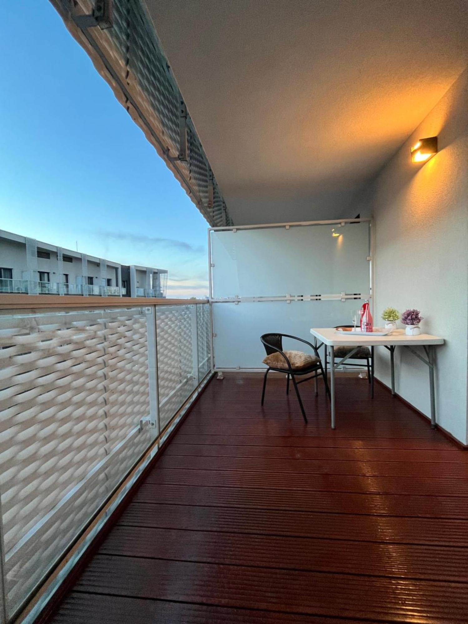 Family House By The River Odra -Panoramic Terrace - 3Room Apartment With 2 Separate Bedrooms And 2 Balconies By Wroapart-Pl- Perfect For Family & Business Stays Вроцлав Екстериор снимка
