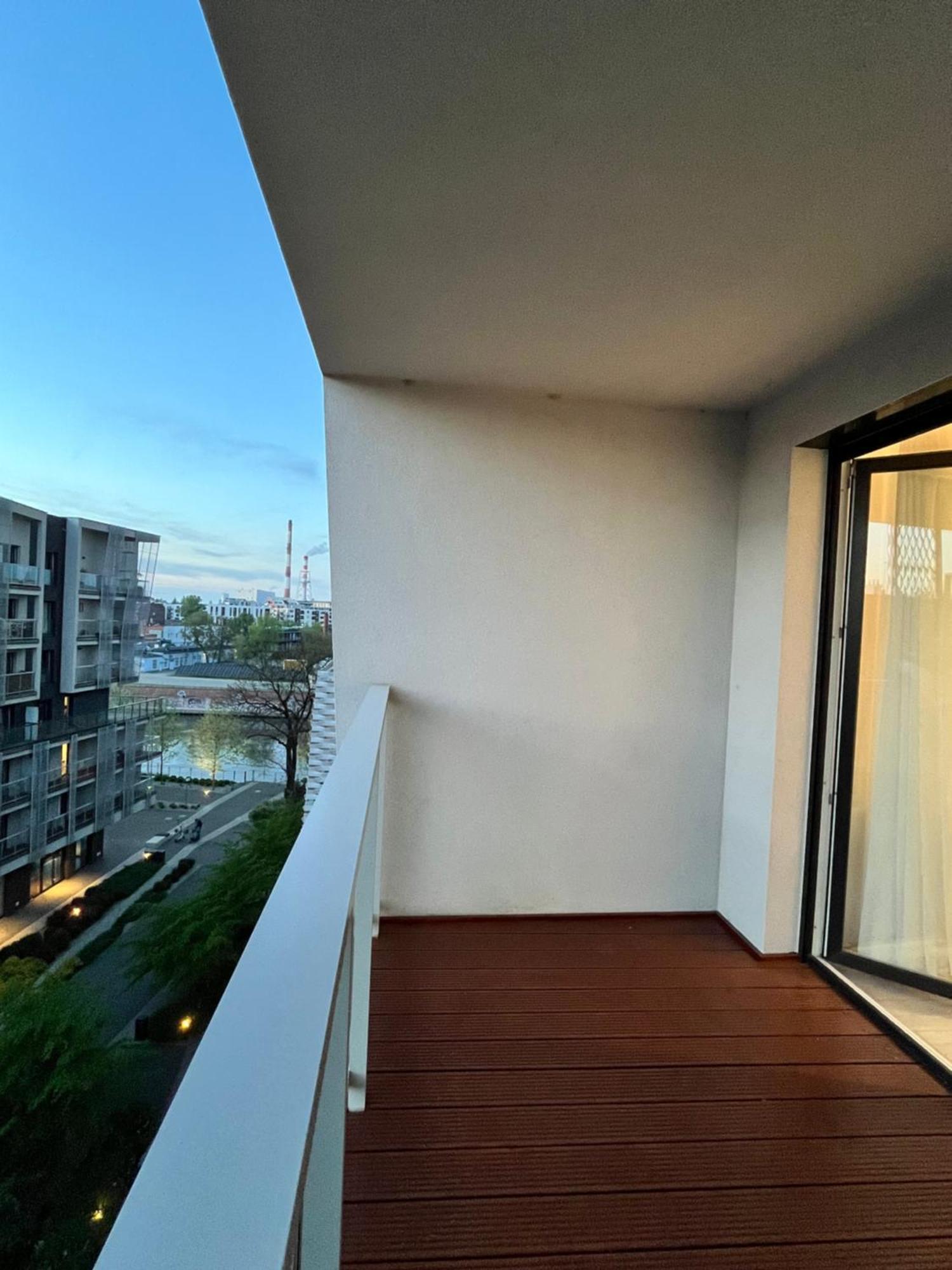 Family House By The River Odra -Panoramic Terrace - 3Room Apartment With 2 Separate Bedrooms And 2 Balconies By Wroapart-Pl- Perfect For Family & Business Stays Вроцлав Екстериор снимка